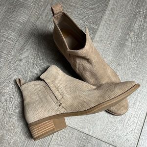 Dolce Vita Tan Suede Bootie SZ 8.5 NIB!